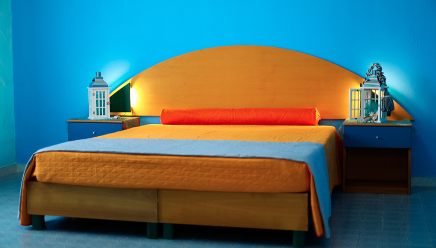 1_28_letto-matrimoniale-bilocale-residence-orange-sun.jpg